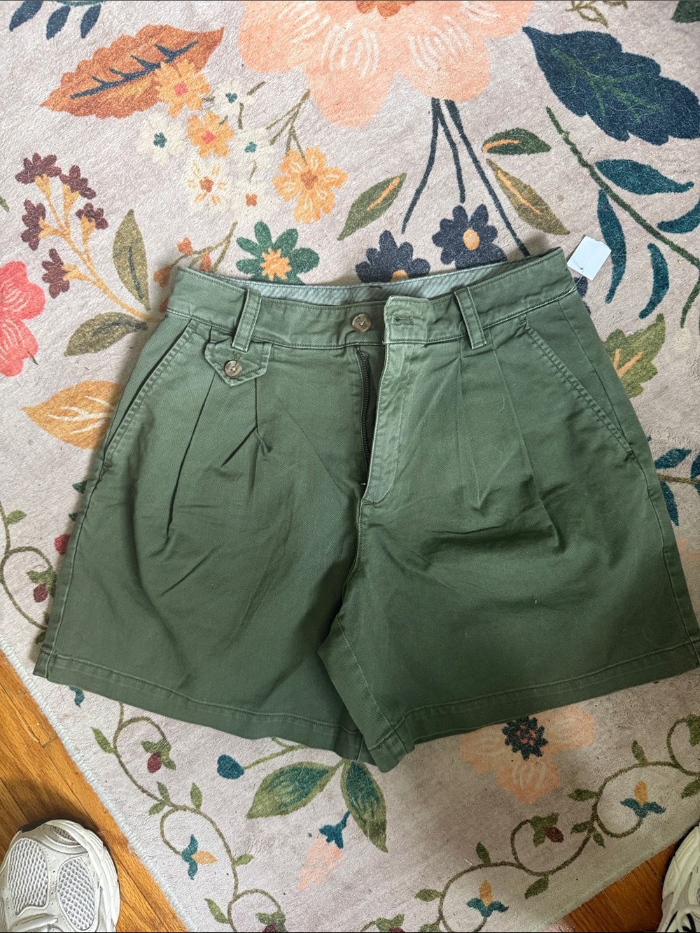 Gap High-Rise Olive Green Women's Pleated Shorts